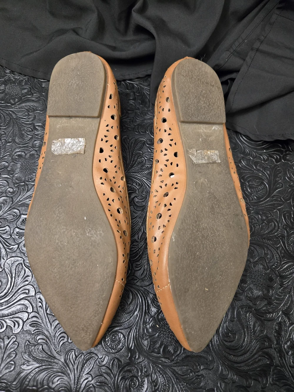 Women's Pointed Toe Laser-Cut Flats in Tan